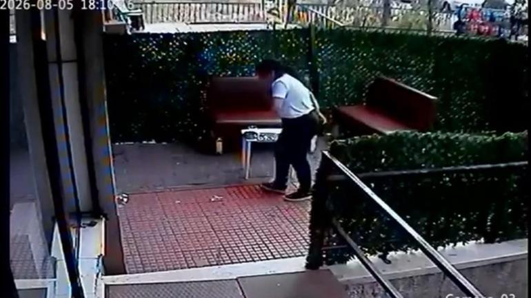 Nefes borusuna cisim kaçan kadın, Heimlich manevrasıyla kurtarıldı; o anlar kamerada