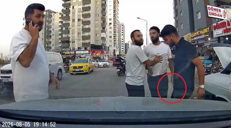 Trafikte tartıştığı sürücüyü darbedip, testereyle saldırmaya çalıştı