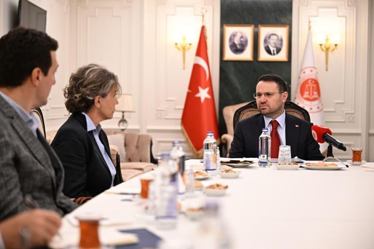 Bakan Gürlek, eski Özel Harekat Daire Başkanı Oktayın ailesini kabul etti
