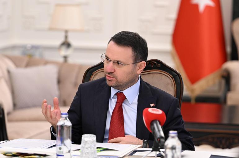 Bakan Gürlek, Uğur Mumcunun ailesiyle görüştü