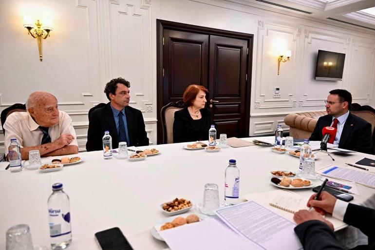 Bakan Gürlek, Uğur Mumcunun ailesiyle görüştü