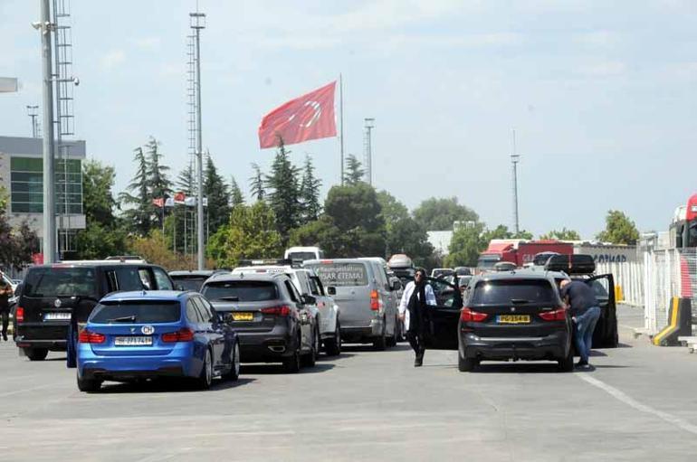 AK Partili Sırakaya: Gurbetçilerin gümrük sahasını terk etme süresi 29 dakika