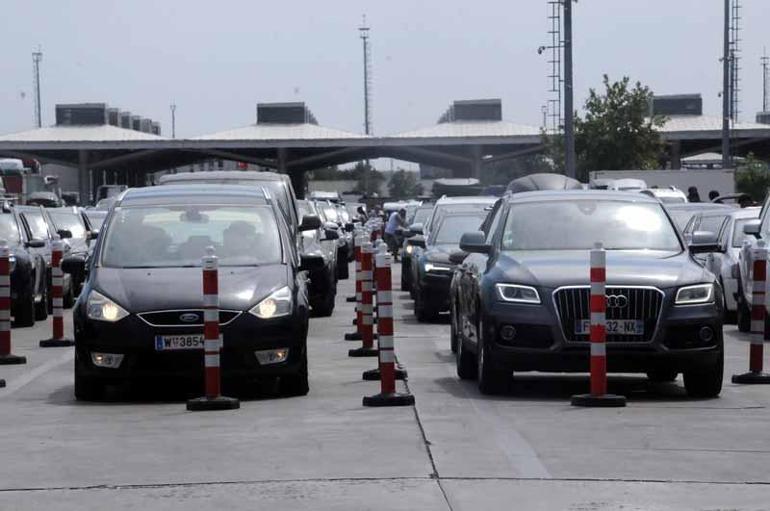 AK Partili Sırakaya: Gurbetçilerin gümrük sahasını terk etme süresi 29 dakika
