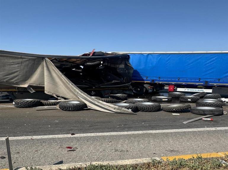 Freni boşalan TIR, kırmızı ışıkta bekleyen araçlara çarptı: 1 ölü, 9 yaralı
