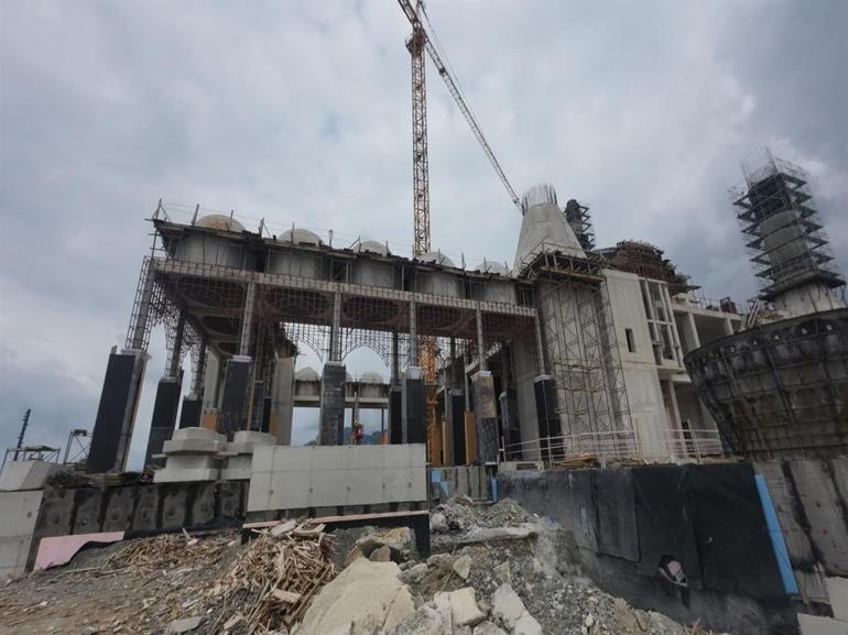 Eski TBMM Başkanı Kahraman, yapımı süren Recep Tayyip Erdoğan Camii’nde incelemede bulundu