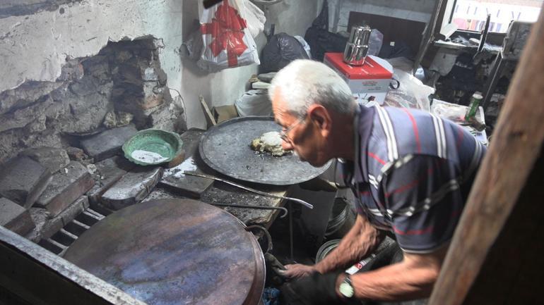 58 yıllık kalay ustası mesleğini yaşatmaya çalışıyor