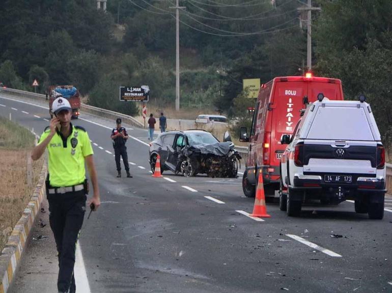 Karşı şeride geçen otomobil, başka bir otomobille çapıştı: 1 ölü, 2 ağır yaralı