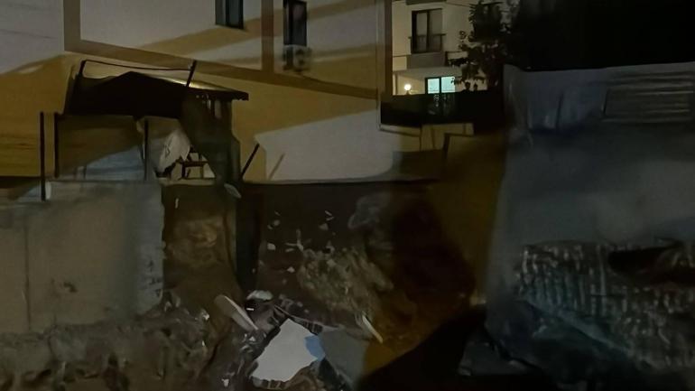 Çekmeköyde inşaatın istinat duvarı çöktü; 5 katlı bina tahliye edildi