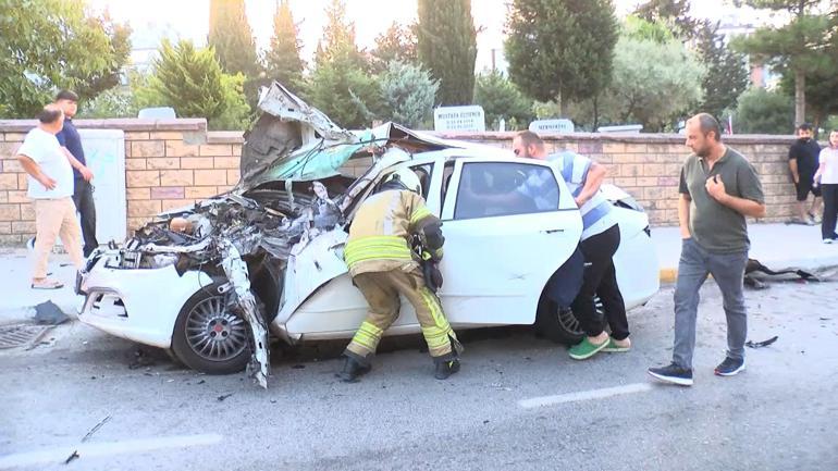 Kartal’da otomobil, park halindeki 3 araca çarptı: 2 yaralı