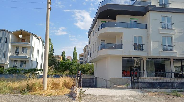 Cam silerken 3üncü kattan düşüp ağır yaralandı
