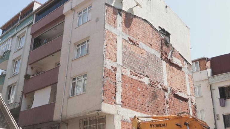 Sultangazi’de temel kazısı sırasında 2 bina tahliye edildi