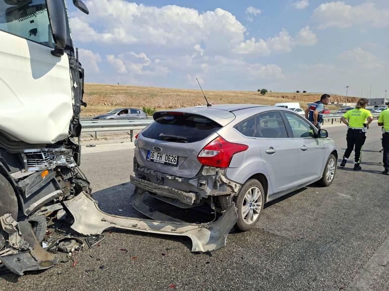 Anız yangını nedeniyle görüş mesafesi düştü; 13 araç birbirine girdi