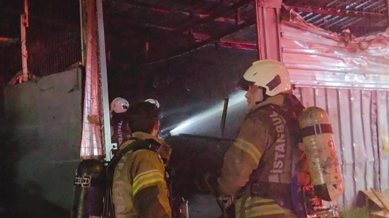 Başakşehir İkitelli Organize Sanayi Bölgesinde iş yerinde çıkan yangın söndürüldü