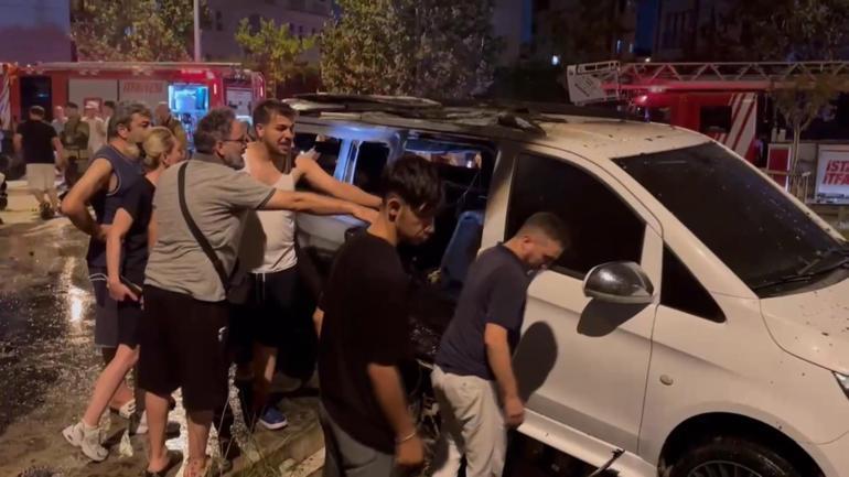 Sultanbeyli’de park halindeki araçlara çarpan otomobil alev aldı; kaçan sürücü yakalandı