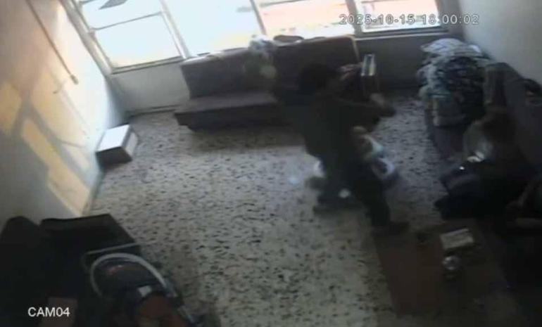 Birlikte yaşadığı kadını, kendisine ve ailesine hakaret ettiği için dövdüğünü iddia etti