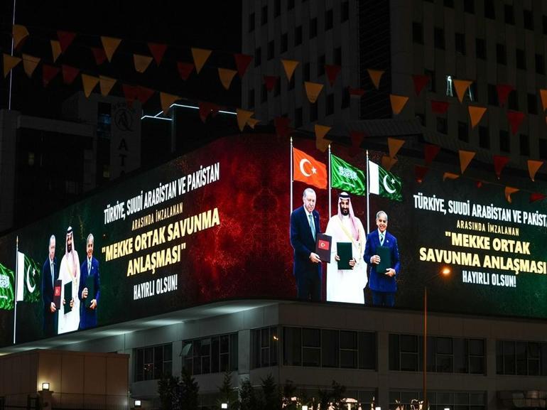Cumhurbaşkanlığı İletişim Başkanlığı’ndan Mekke Anlaşmasına özel kampanya: Ankara ve İstanbulun simgeleri aydınlatıldı