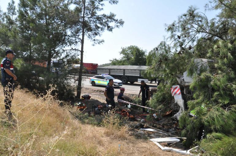 Yolcu otobüsü, kamyona arkadan çarptı: 1 ölü, 7 yaralı