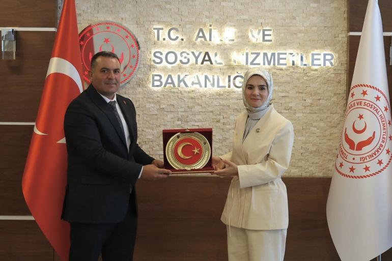Bakan Göktaş, gazilik ünvanı verilen dernek üyeleriyle bir araya geldi