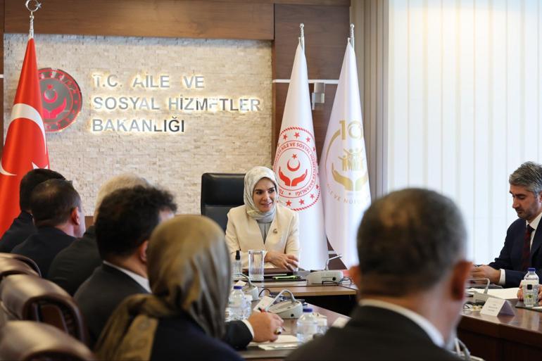 Bakan Göktaş, şehit aileleri ve gazilerle bir araya geldi