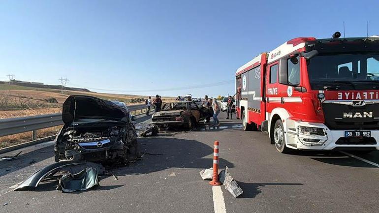 İki otomobilin çarpıştığı kazada araçlardan birinde yangın çıktı: 1 ölü, 2 yaralı