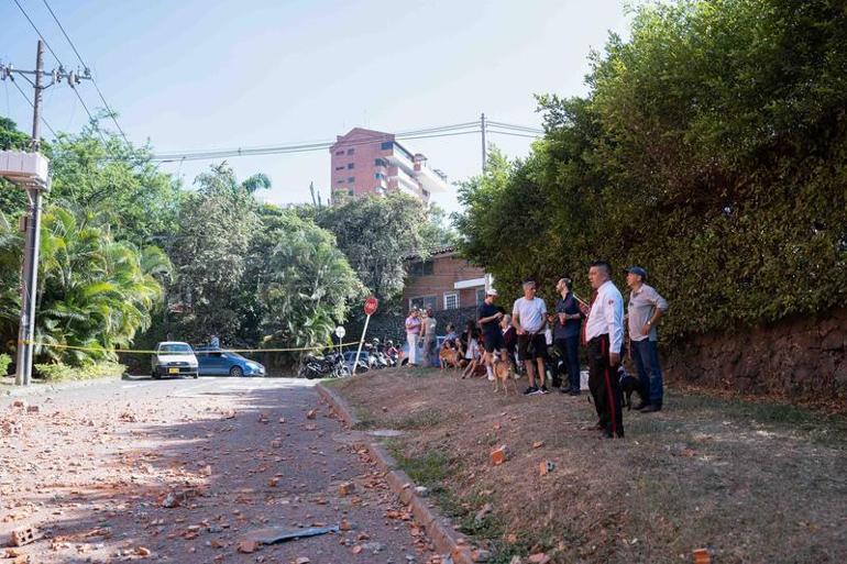 Kolombiyada meydana gelen 7.4 büyüklüğünde depremde 132 kişi hayatını kaybetti