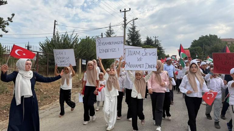Kur’an kursu öğrencilerinden Gazzeye destek yürüyüşü