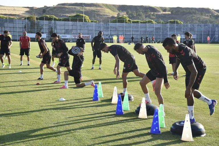 Sivasspor Teknik Direktörü İsmet Taşdemir: Üstüne katarak devam edeceğiz