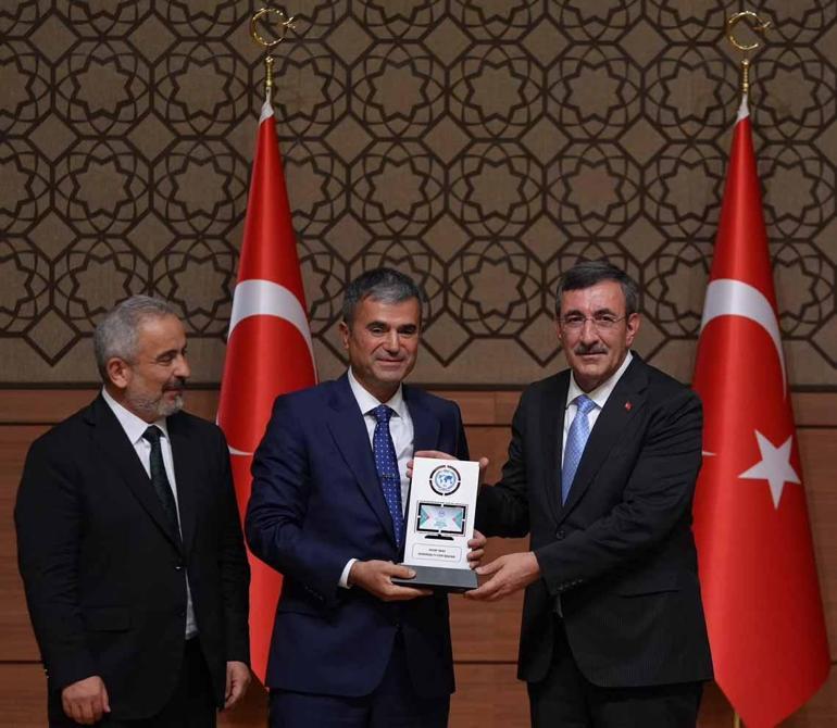 Uzak Şehire ödül