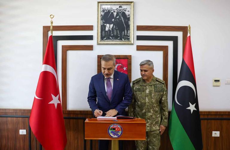 Bakan Fidan, Libyada TSK Görev Grup Komutanlığını ziyaret etti