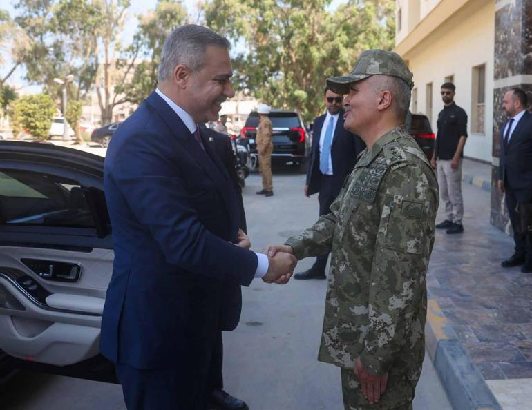 Bakan Fidan, Libyada TSK Görev Grup Komutanlığını ziyaret etti