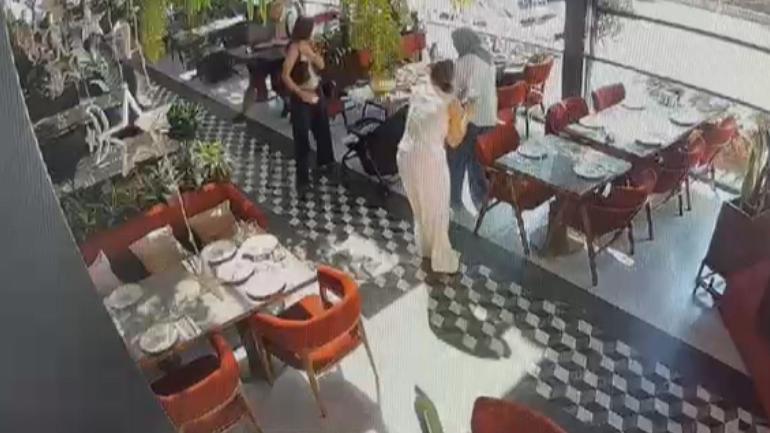 Zeytinburnunda restorana silahlı saldırı kamerada: 2 yaralı