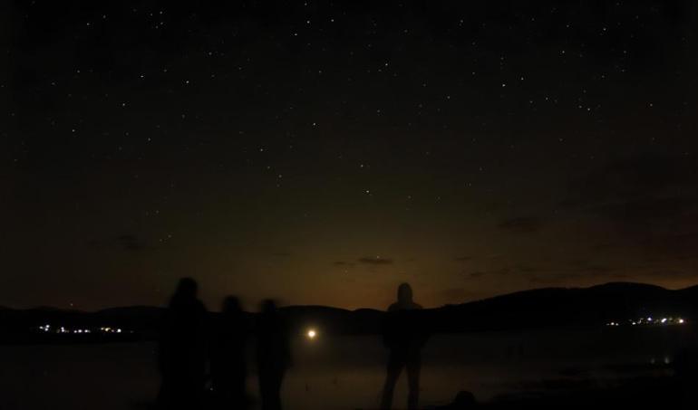 Göl kenarındaki etkinlikle Perseid meteor yağmurunu izlediler