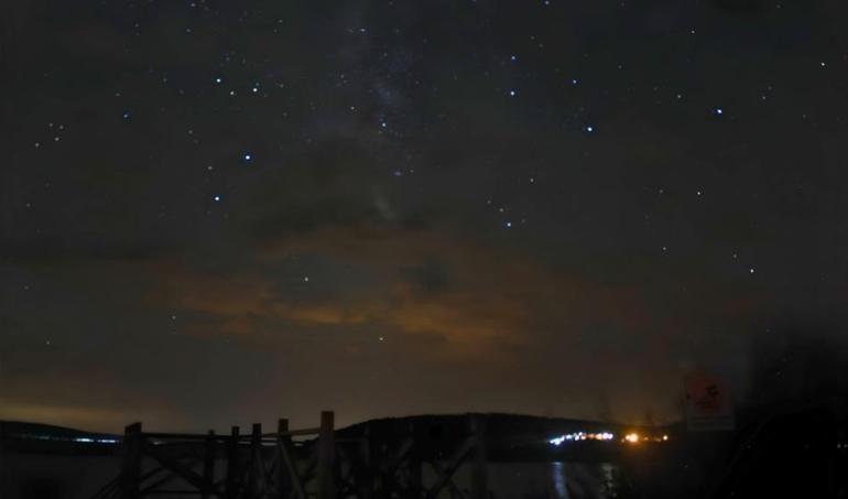 Göl kenarındaki etkinlikle Perseid meteor yağmurunu izlediler