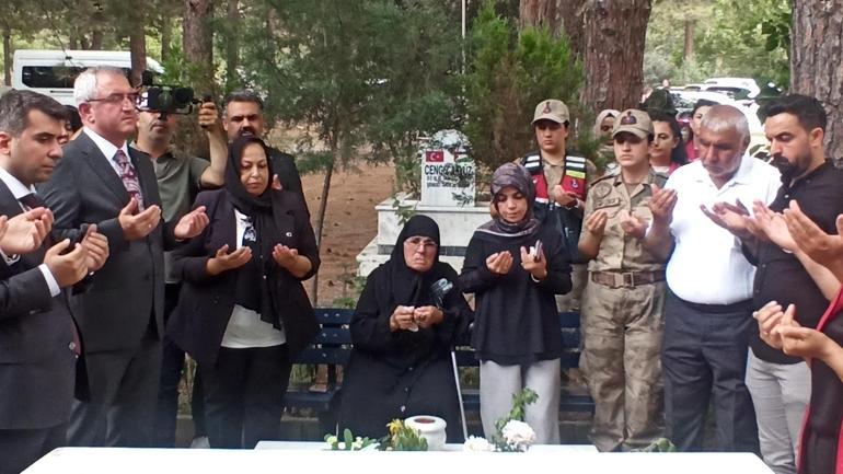 Şehit Başçavuş Ferhat Gedik mezarı başında anıldı