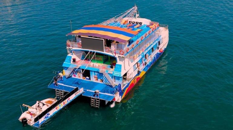 Fethiye’de koydaki tekne yandı, 115 yolcu suya atladı