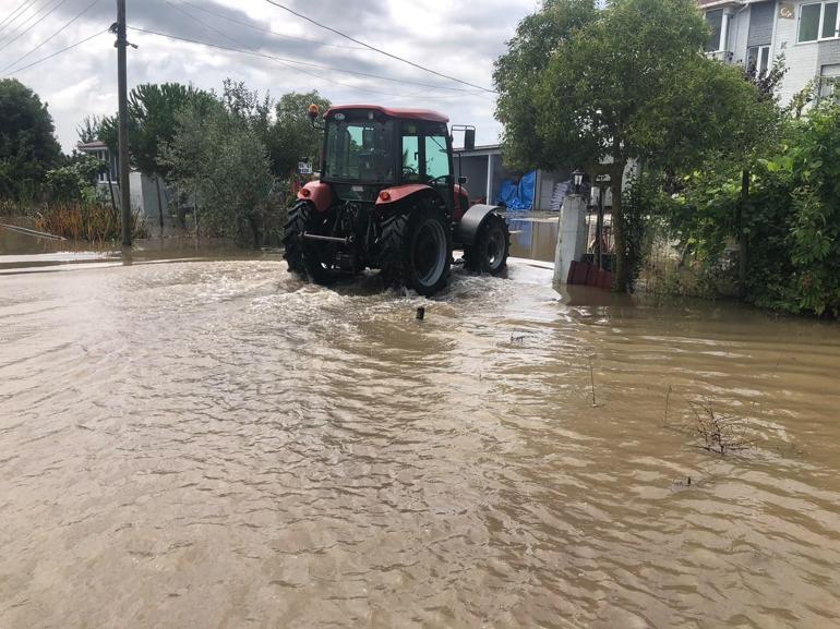 Samsun Çarşamba’da sağanak sırasında ev ve ahırları su bastı