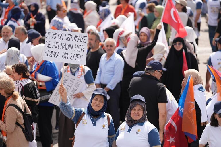 AK Parti’nin kuruluş yıl dönümü programı için Ankara’ya giden binlerce partili Kocaeli’de buluştu
