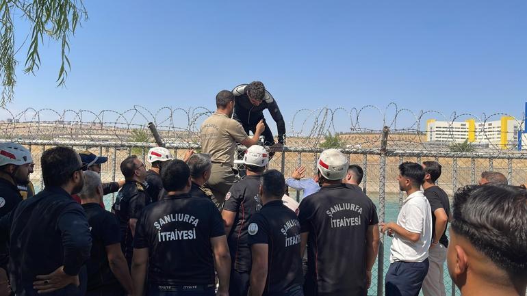 Kanalda boğulma tehlikesi geçiren 2 çocuğu, valinin korumaları kurtardı