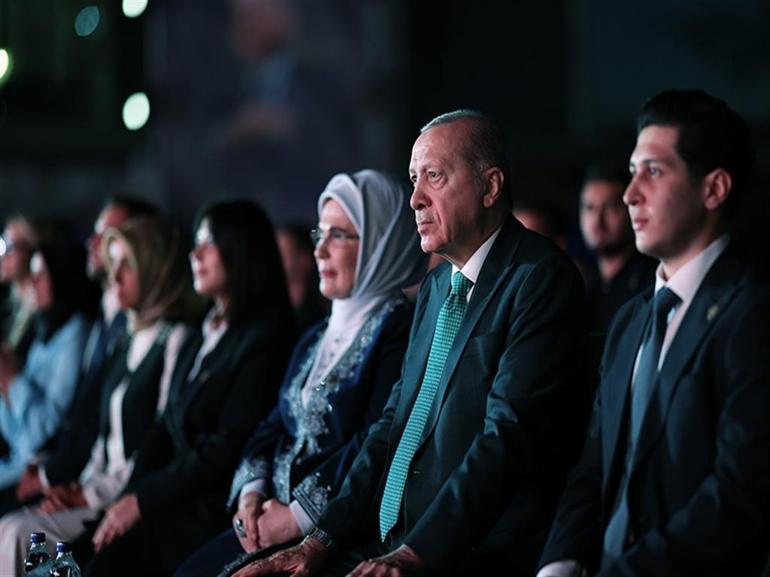 Cumhurbaşkanı Erdoğan: Türkiyeyi küllerinden yeniden inşa ettik, istikbalini de inşa edeceğiz