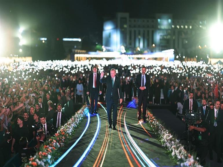 Cumhurbaşkanı Erdoğan: Türkiyeyi küllerinden yeniden inşa ettik, istikbalini de inşa edeceğiz