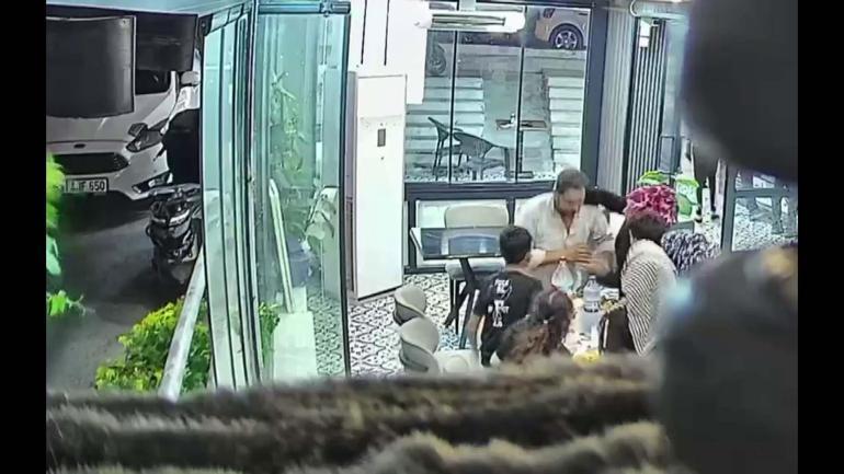 Döner yerken nefes borusuna et parçası kaçan müşterisini Heimlich manevrasıyla kurtardı