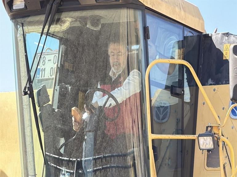 Bakan Yumaklı: Hasat sezonunu 140 milyon tonluk rekor üretimle kapatacağız
