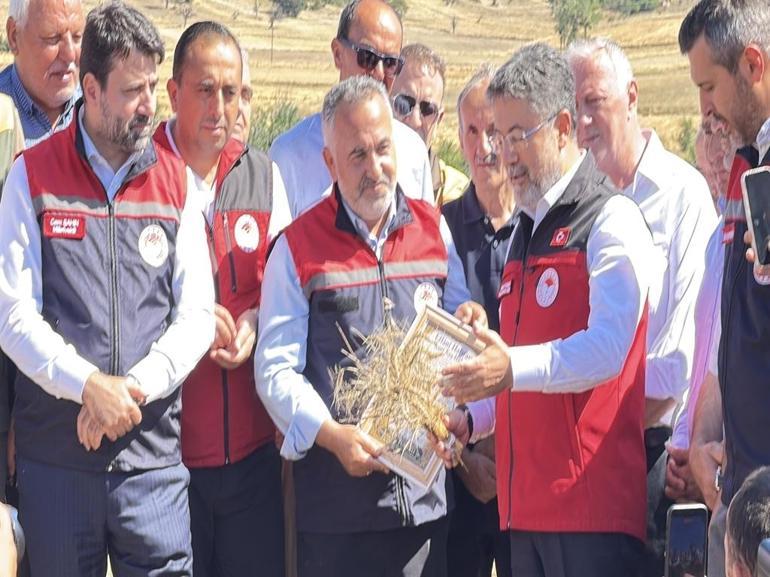 Bakan Yumaklı: Hasat sezonunu 140 milyon tonluk rekor üretimle kapatacağız