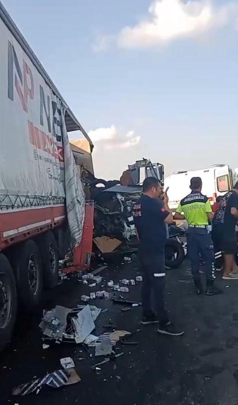 Emniyet şeridinde duran TIRa arkadan başka bir TIR çarptı: 2 yaralı