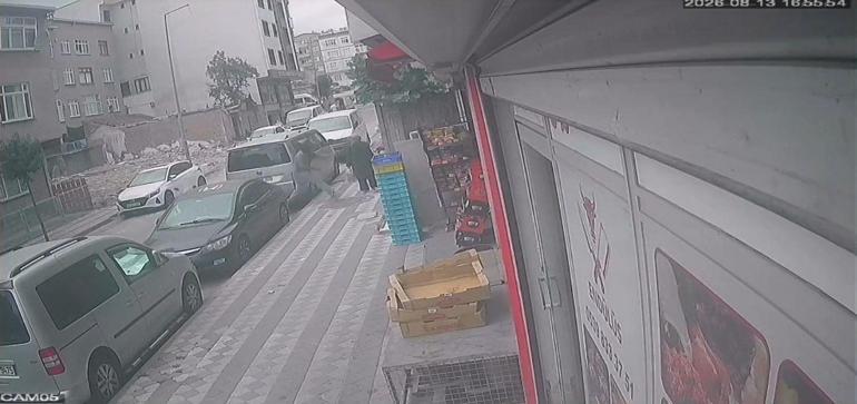 Motosikletli şüpheli kuyumcudan çıkan kadına gasp girişiminde bulundu