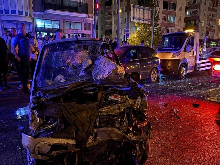 Bursada 1’i ağır 5 kişinin yaralandığı kazanın, güvenlik kamerası görüntüleri ortaya çıktı
