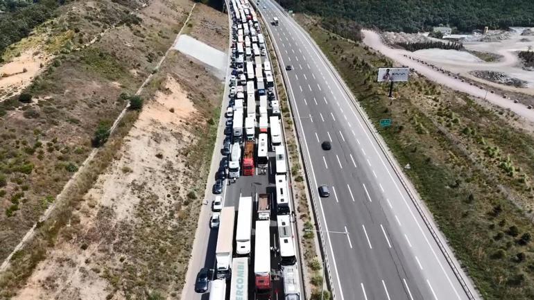 Kuzey Marmara Otoyolu Uskumruköyde kaza; 1i çocuk 3 ölü 5 yaralı