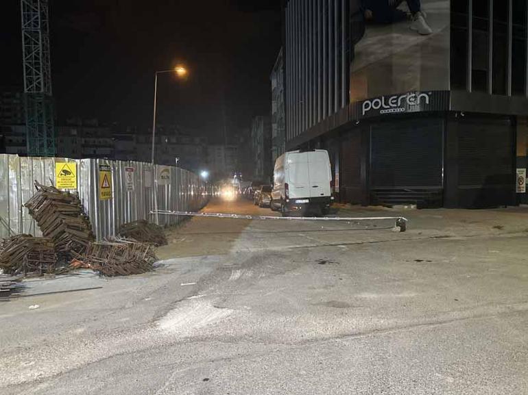 Sultangazi’de inşaatta toprak kayması meydana geldi; sokak kapatıldı
