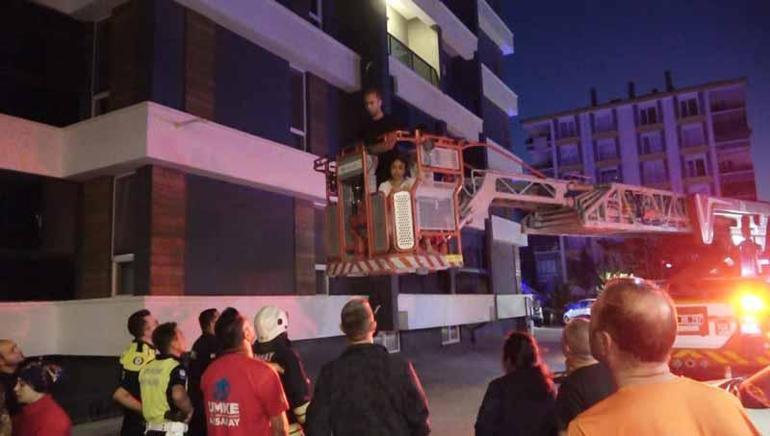 Apartman dairesindeki yangında, 14 kişi dumandan etkilendi