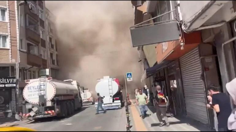 Zeytinburnunda 4 katlı binanın yıkım sırasında çökmesi kamerada